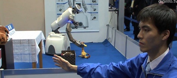 Робот SmartPal VII под управлением Kinect (видео)
