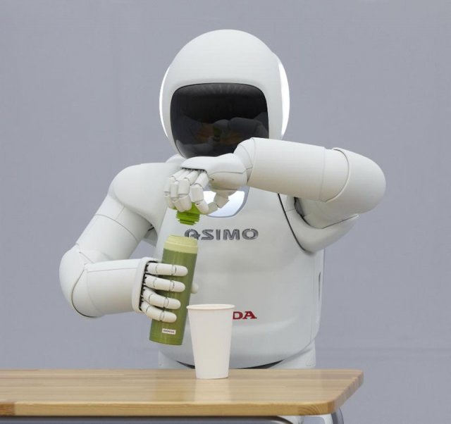 Робот-гуманоид от Honda (6 фото + 2 видео)