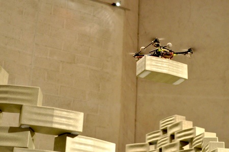 Летающие роботы-строители (14 фото + видео)