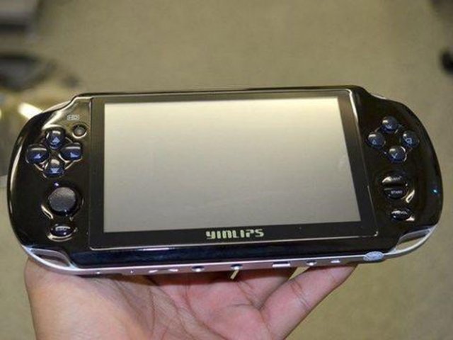 Китайцы сделали свою версию ещё невышедшей PSP Vita (2 фото + 4 видео)