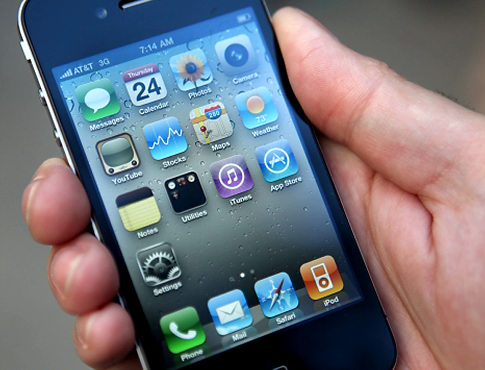 Смартфон iPhone 4S выступил катализатором продаж Apple в декабре