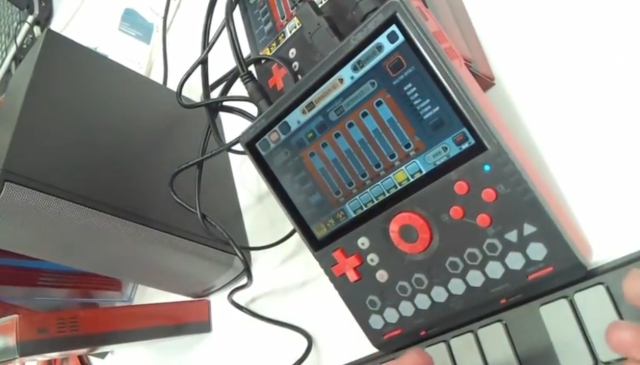 Портативный синтезатор KDJ-One (видео)