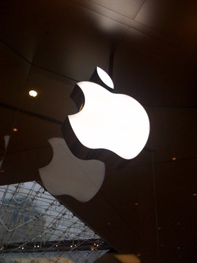 Выпуск iPhone 4S буквально взорвал продажи Apple