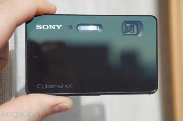 Три новые модели в линейке фотоаппаратов Cyber-Shot от Sony (23 фото)