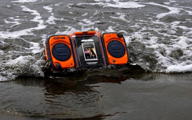 Grace Digital's Eco Terra boombox now available for $149.99, ready to rock the beaches (4 pics)
