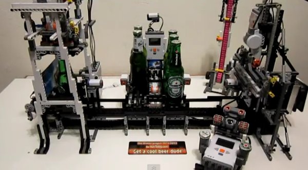 Полезный пивной гаджет из Lego (видео)