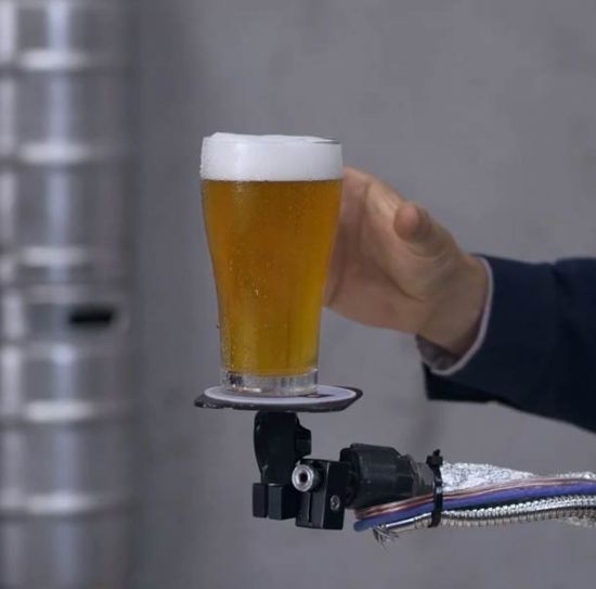Роботизированная подставка под пиво с системой стабилизации (видео)