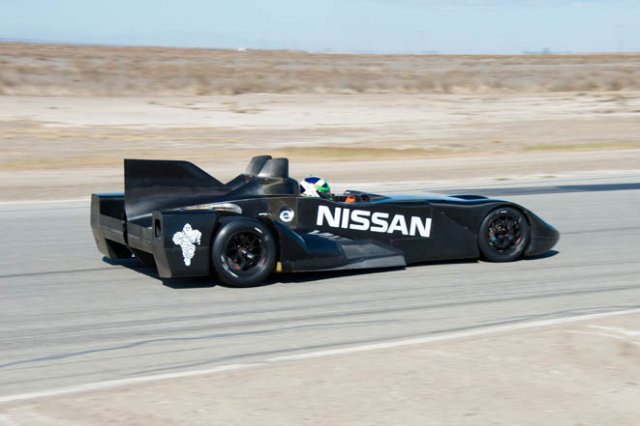 Необычный гоночный автомобиль от Nissan (8 фото)