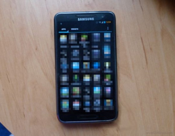 Samsung Galaxy S III - похоже первое настоящее фото смартфона