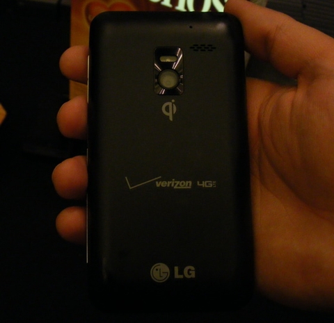 LG D1L - необъявленный смартфон с поддержкой LTE и беспроводной зарядкой