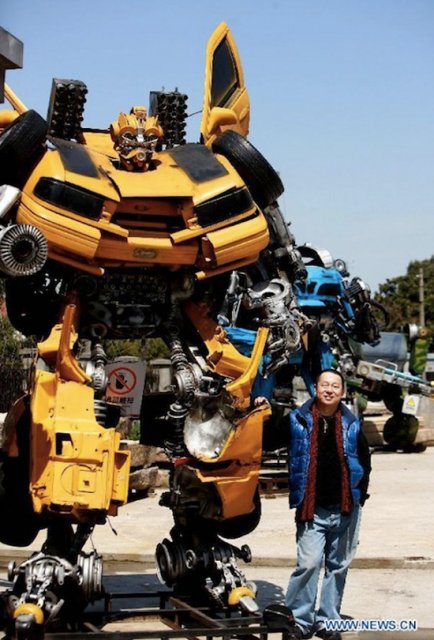 Giant scrap metal 'Transformers' rule over Chinese theme park (9 pics)