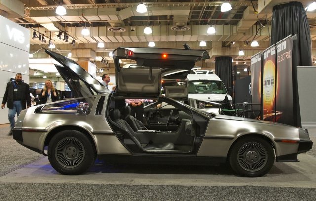 Полностью электронный DeLorean оценили в $95000 (12 фото + видео)