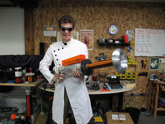 How to make your very own Lightning Gun (7 pics + video)