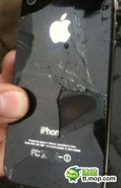 Взрывоопасный iPhone (3 фото)