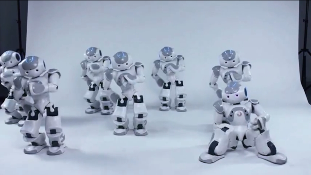 Танцующие роботы (видео)