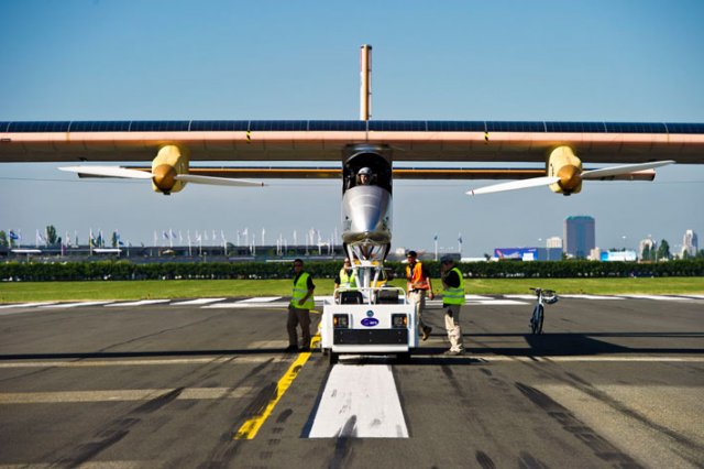 Самолёт на солнечных батареях отправился в межконтинентальный полёт