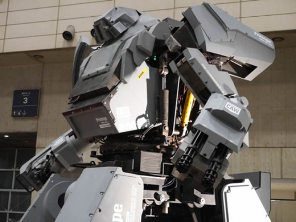 Kuratas - боевой робот управляемый смартфоном (видео)
