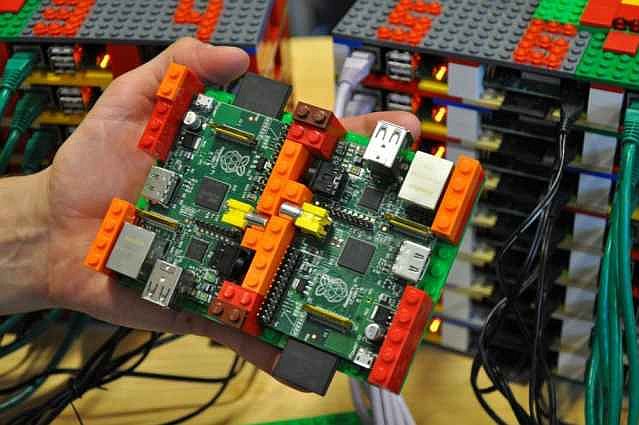 64 Raspberry Pi and Lego supercomputer (4 photos)