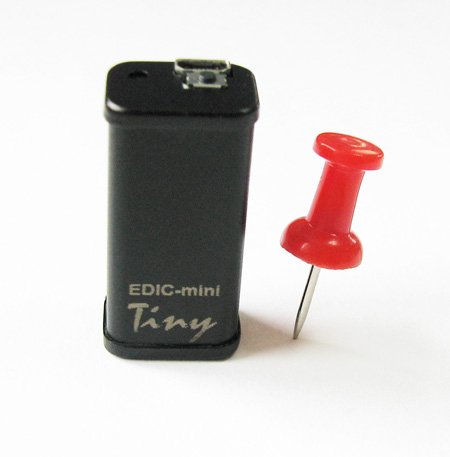 Самый миниатюрный цифровой диктофон в мире (9 фото)