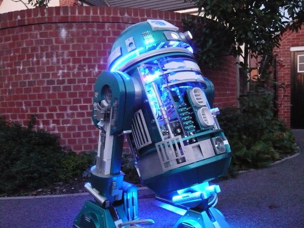 Полнофункциональная версия робота R2-D2 (видео)