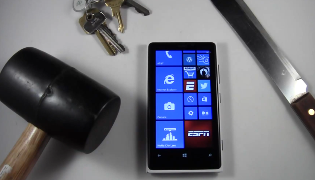 Краш-тест Nokia Lumia 920 (видео)