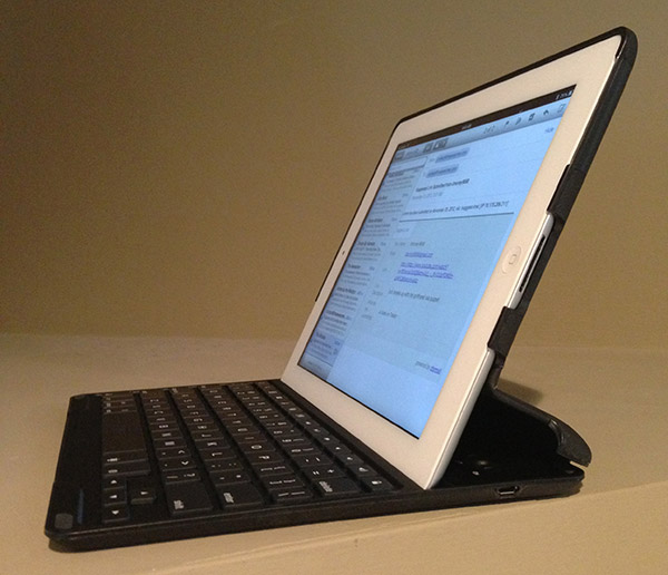 ZAGGkeys PROfolio - чехол с клавиатурой для iPad (6 фото)