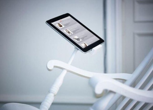 A chair for fans iPad and iPhone (5 photos)