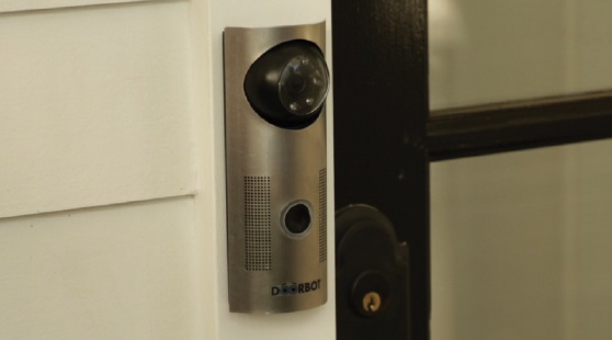 DoorBot - умный дверной замок с системой безопасности (видео)