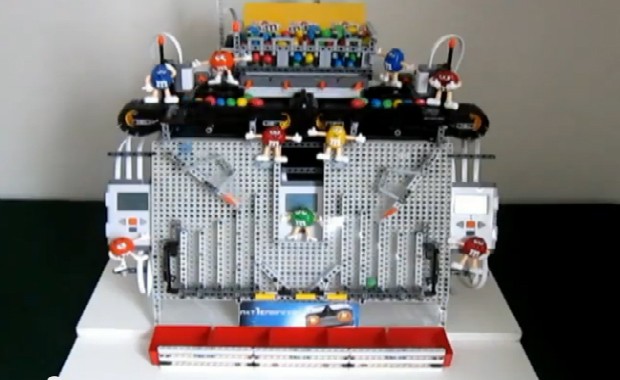 Сортировщик конфет M&M's из Lego (видео) 