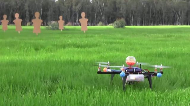 Летающий дрон с пейнтбольной пушкой (видео)