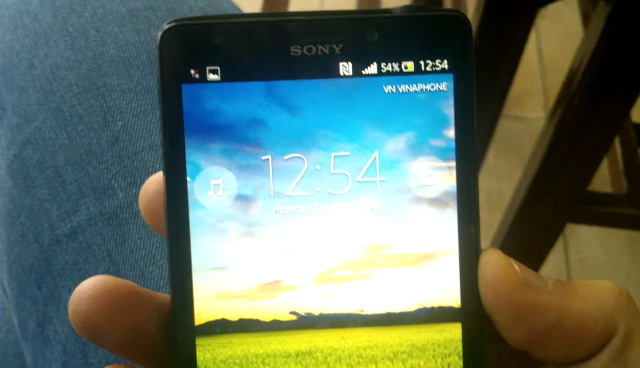 Sony Xperia TL показался на видео с Android 4.1