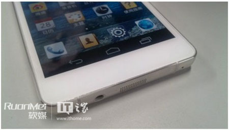 Huawei Ascend D2 - первые живые фото смартфона (4 фото)