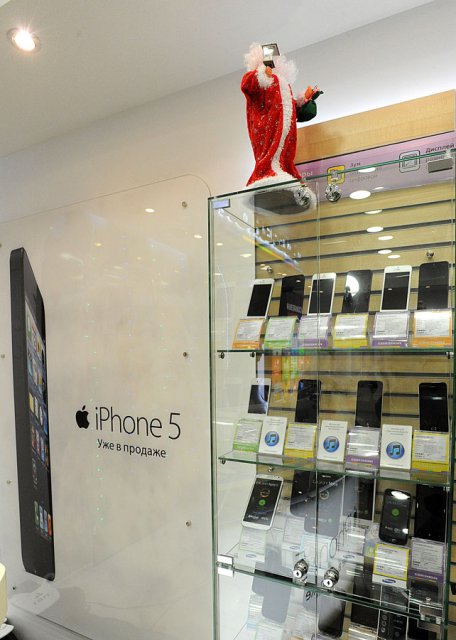 Продажи iPhone 5 в России (23 фото)