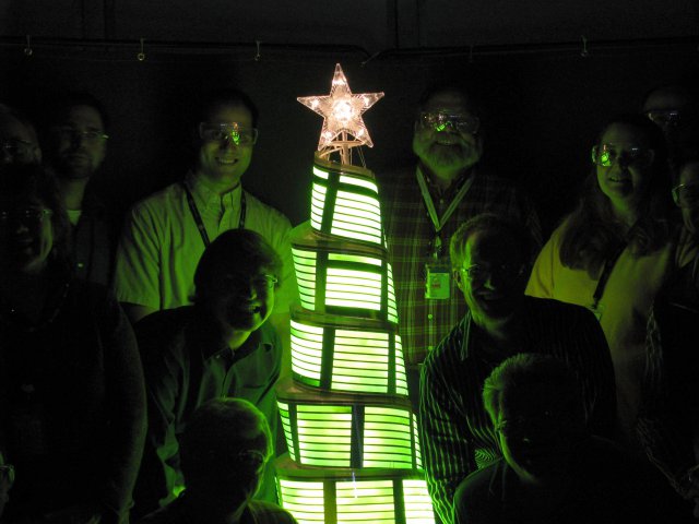 Новогодняя елка из светодиодов (2 фото + видео)