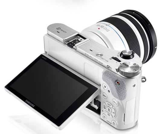 Анонс системной фотокамеры Samsung NX300 (7 фото)