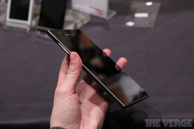 Lenovo IdeaPhone K900 - стильный гуглофон на процессоре Intel Atom (12 фото)