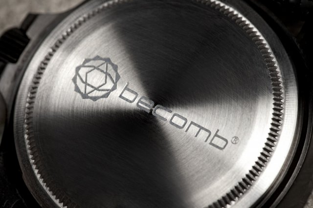 Часы Becomb - без стрелок и механизма (10 фото)