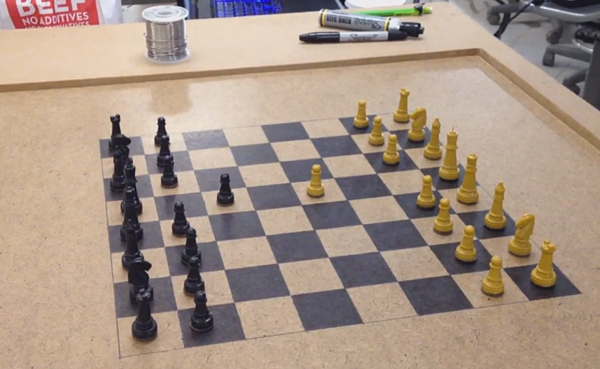 Мультиплеер для реальных шахмат (2 видео)