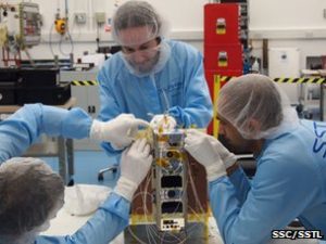 Британские учёные собираются отправить "смартфон" в космос (5 фото + видео)