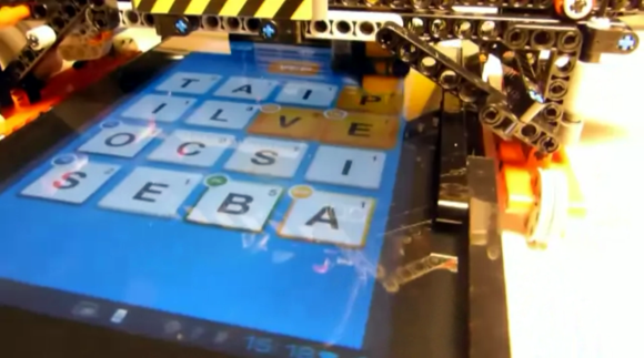 Lego решает головоломку Ruzzle (видео)