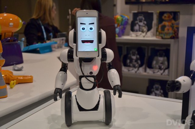 Робот-iPhone RoboMe (13 фото + видео)