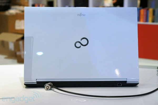 Немецкий ноутбук от Fujitsu (6 фото)