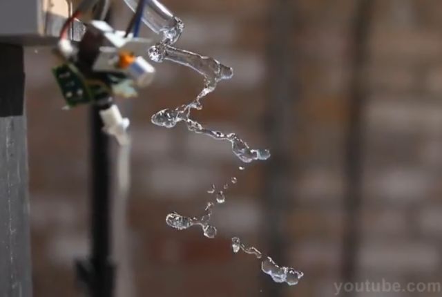 Впечатляющие спецэффекты с помощью воды и звука (2 видео)