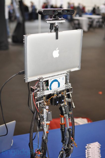 Робот-подставка для MacBook (17 фото + видео)