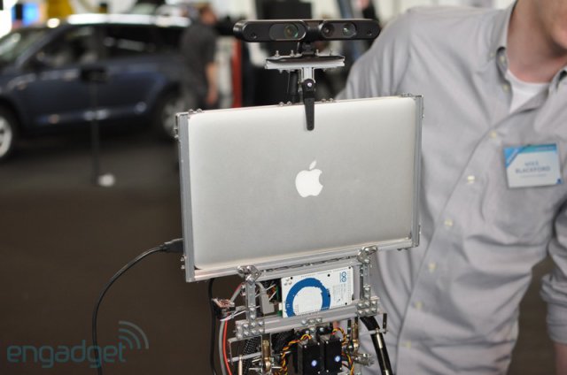 Робот-подставка для MacBook (17 фото + видео)