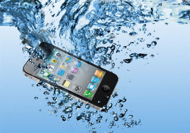 Как реанимировать упавший в воду мобильный