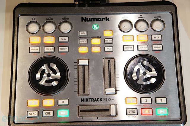 Компактный DJ-пульт от Numark (14 фото + видео)