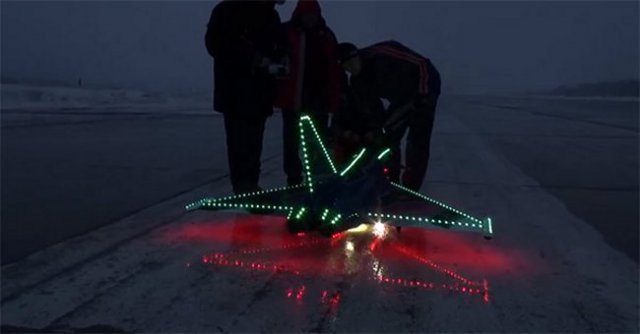 Реактивный RC-самолет в стиле Tron (видео)