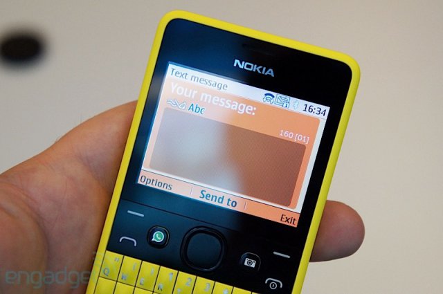 Nokia Asha 210 -  QWERTY-телефон за $72 (18 фото + видео)