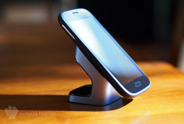 HP WindsorNot - первые фото прототипа смартфона на webOS